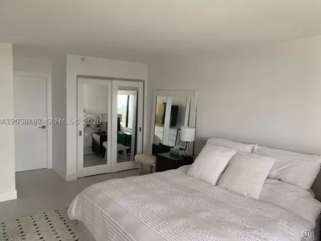 2-bedroom condo for rent in Miami Beach - 2555 Collins Ave 1906 - MondialRealty