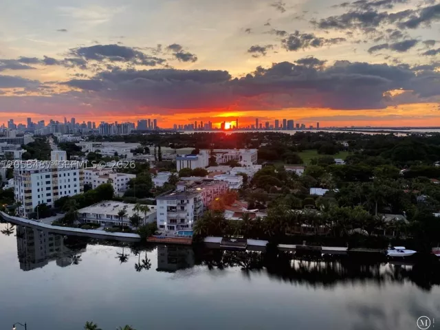 2-bedroom condo for rent in Miami Beach - 2555 Collins Ave 1906 - MondialRealty