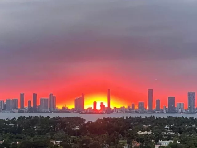 2-bedroom condo for rent in Miami Beach - 2555 Collins Ave 1906 - MondialRealty
