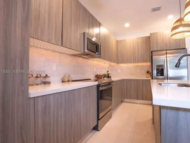 3-bedroom home for sale in Miami - 13636 SW 157th Ct - MondialRealty