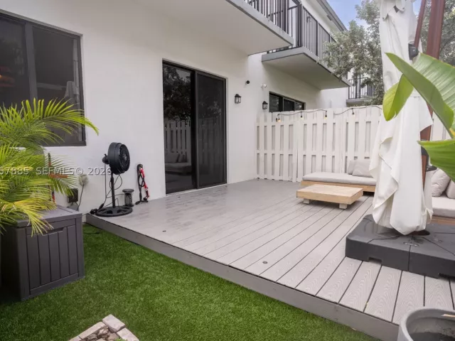 3-bedroom home for sale in Miami - 13636 SW 157th Ct - MondialRealty