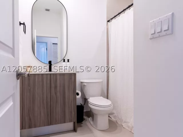 3-bedroom home for sale in Miami - 13636 SW 157th Ct - MondialRealty