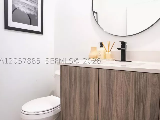 3-bedroom home for sale in Miami - 13636 SW 157th Ct - MondialRealty