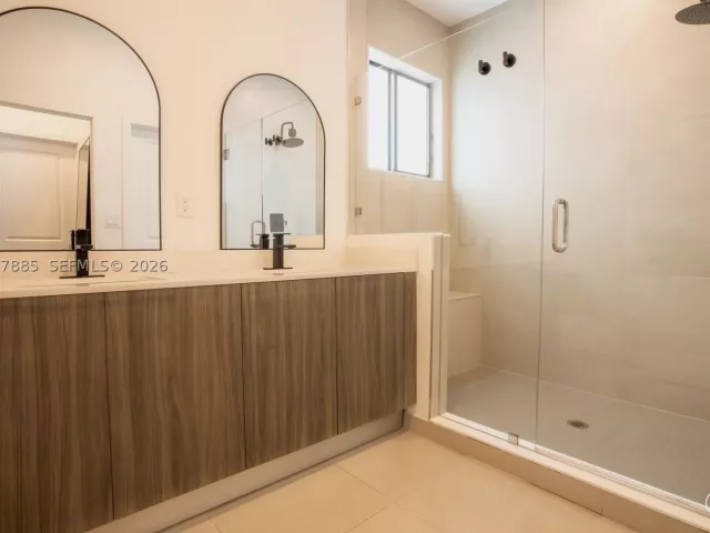 3-bedroom home for sale in Miami - 13636 SW 157th Ct - MondialRealty