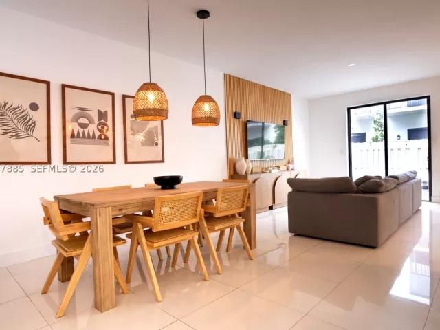 3-bedroom home for sale in Miami - 13636 SW 157th Ct - MondialRealty