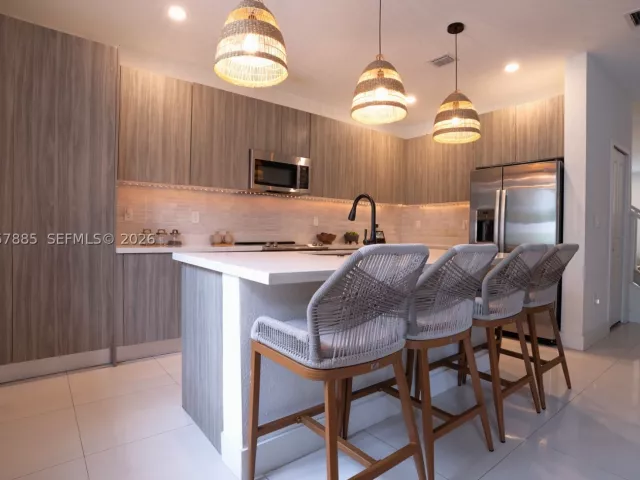 3-bedroom home for sale in Miami - 13636 SW 157th Ct - MondialRealty