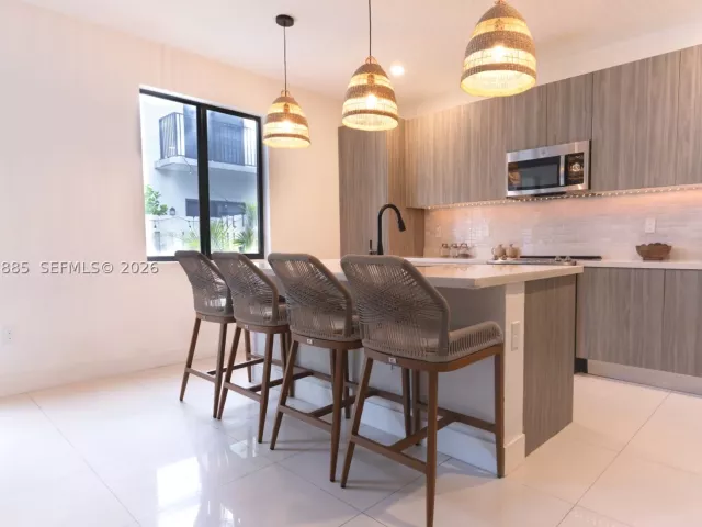 3-bedroom home for sale in Miami - 13636 SW 157th Ct - MondialRealty