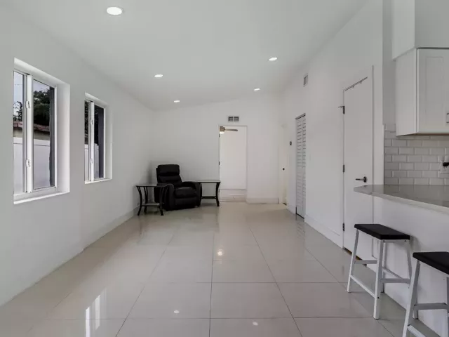 3-bedroom home for sale in Boca Raton - 218 GLOUCHESTER Street - MondialRealty