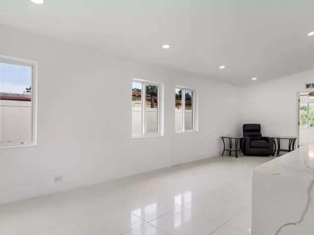 3-bedroom home for sale in Boca Raton - 218 GLOUCHESTER Street - MondialRealty