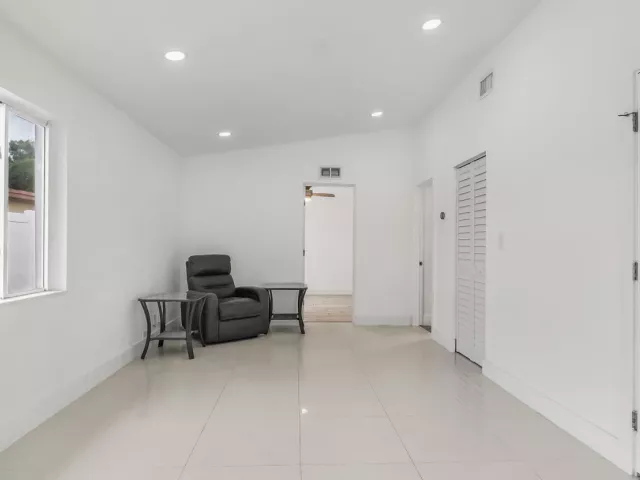 3-bedroom home for sale in Boca Raton - 218 GLOUCHESTER Street - MondialRealty