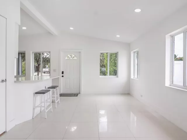 3-bedroom home for sale in Boca Raton - 218 GLOUCHESTER Street - MondialRealty
