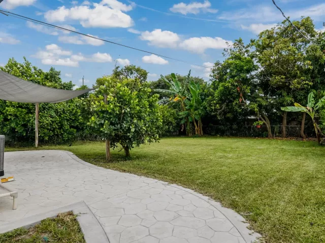 3-bedroom home for sale in Boca Raton - 218 GLOUCHESTER Street - MondialRealty