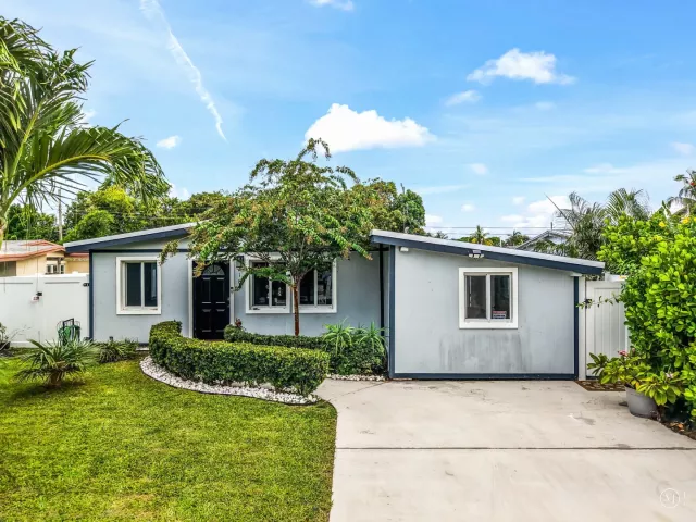 3-bedroom home for sale in Boca Raton - 218 GLOUCHESTER Street - MondialRealty