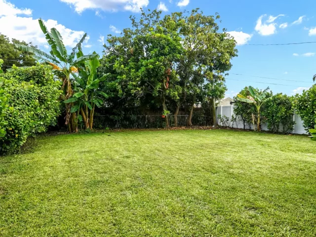 3-bedroom home for sale in Boca Raton - 218 GLOUCHESTER Street - MondialRealty
