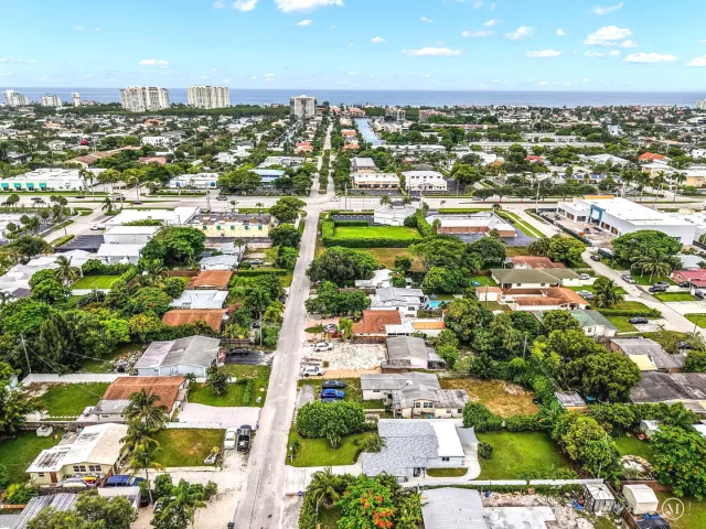 3-bedroom home for sale in Boca Raton - 218 GLOUCHESTER Street - MondialRealty