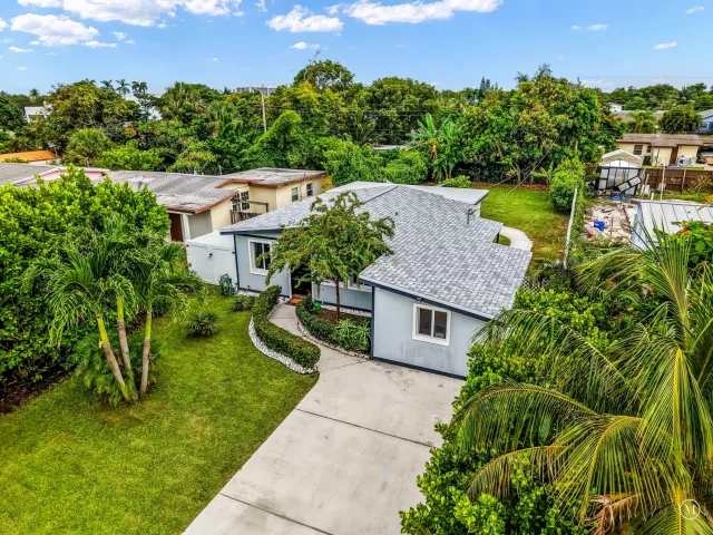 3-bedroom home for sale in Boca Raton - 218 GLOUCHESTER Street - MondialRealty