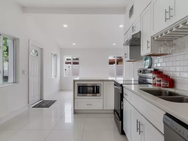 3-bedroom home for sale in Boca Raton - 218 GLOUCHESTER Street - MondialRealty
