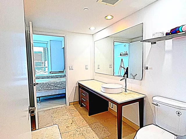 2-bedroom condo for sale in Miami - 495 BRICKELL Avenue 1605 - MondialRealty