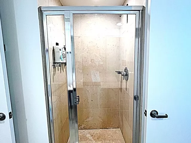 2-bedroom condo for sale in Miami - 495 BRICKELL Avenue 1605 - MondialRealty
