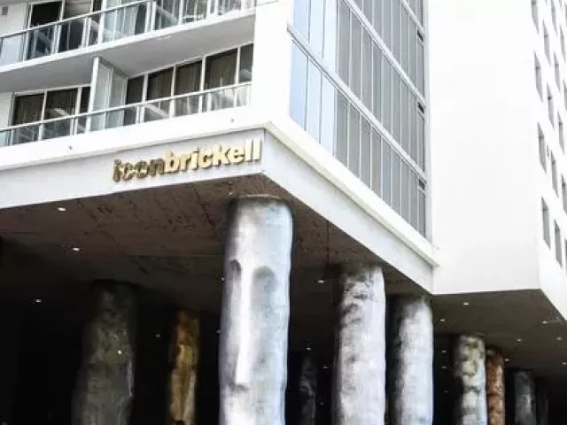 2-bedroom condo for sale in Miami - 495 BRICKELL Avenue 1605 - MondialRealty