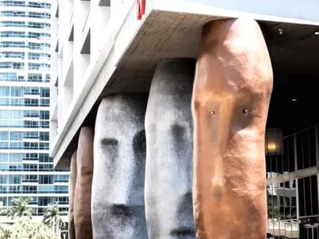 2-bedroom condo for sale in Miami - 495 BRICKELL Avenue 1605 - MondialRealty