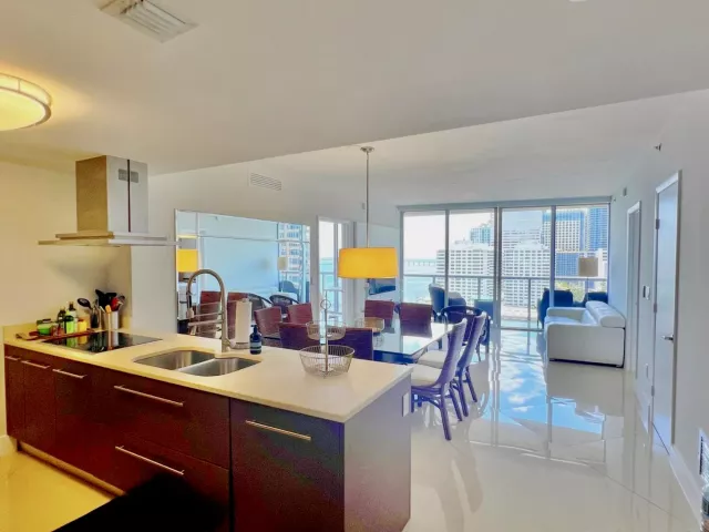 2-bedroom condo for sale in Miami - 495 BRICKELL Avenue 1605 - MondialRealty
