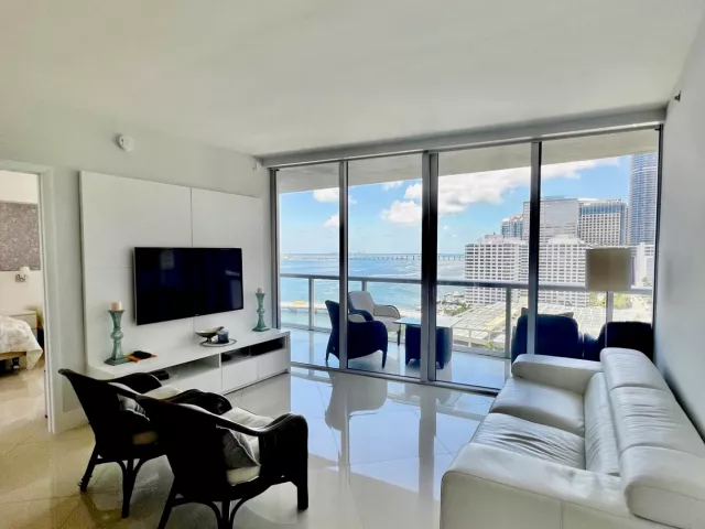 2-bedroom condo for sale in Miami - 495 BRICKELL Avenue 1605 - MondialRealty
