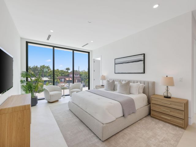 5-bedroom home for sale in Pompano Beach - 2612 NE 4TH Street - MondialRealty