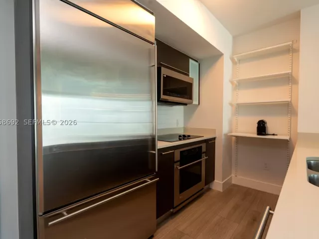 2-bedroom condo for sale in Miami - 500 Brickell Ave 1407 - MondialRealty