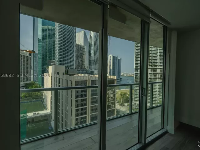 2-bedroom condo for sale in Miami - 500 Brickell Ave 1407 - MondialRealty