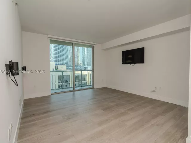 2-bedroom condo for sale in Miami - 500 Brickell Ave 1407 - MondialRealty