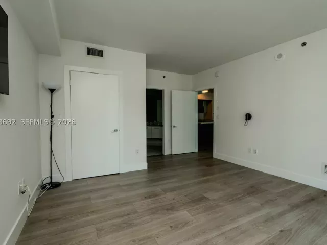 2-bedroom condo for sale in Miami - 500 Brickell Ave 1407 - MondialRealty