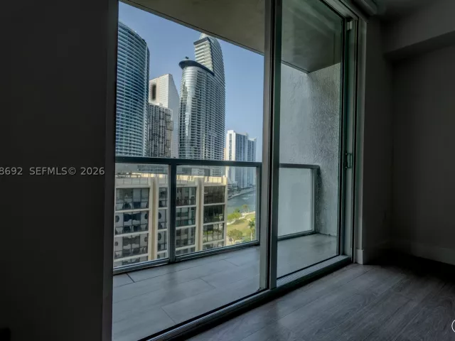 2-bedroom condo for sale in Miami - 500 Brickell Ave 1407 - MondialRealty