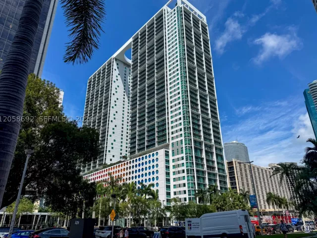 2-bedroom condo for sale in Miami - 500 Brickell Ave 1407 - MondialRealty