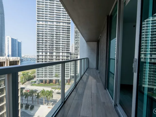 2-bedroom condo for sale in Miami - 500 Brickell Ave 1407 - MondialRealty
