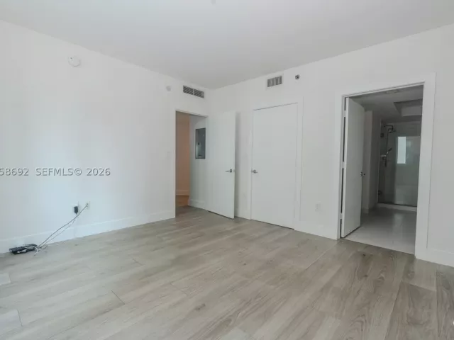 2-bedroom condo for sale in Miami - 500 Brickell Ave 1407 - MondialRealty