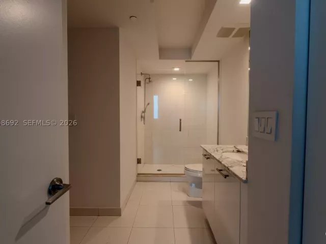 2-bedroom condo for sale in Miami - 500 Brickell Ave 1407 - MondialRealty