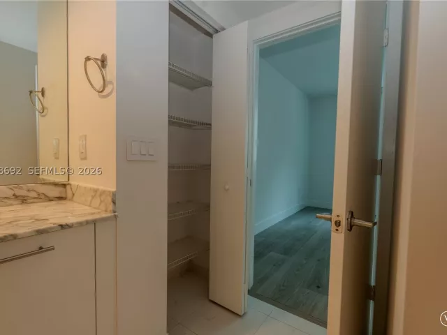 2-bedroom condo for sale in Miami - 500 Brickell Ave 1407 - MondialRealty