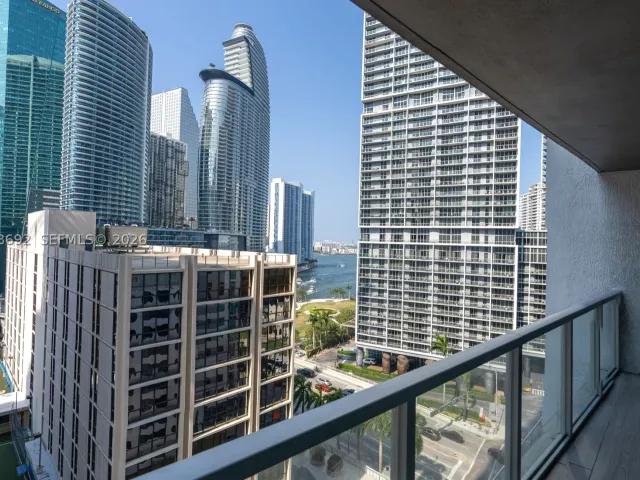2-bedroom condo for sale in Miami - 500 Brickell Ave 1407 - MondialRealty