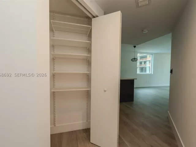 2-bedroom condo for sale in Miami - 500 Brickell Ave 1407 - MondialRealty