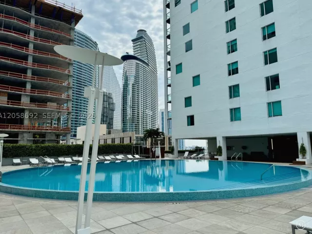 2-bedroom condo for sale in Miami - 500 Brickell Ave 1407 - MondialRealty