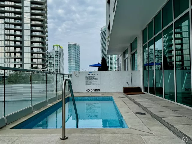 2-bedroom condo for sale in Miami - 500 Brickell Ave 1407 - MondialRealty