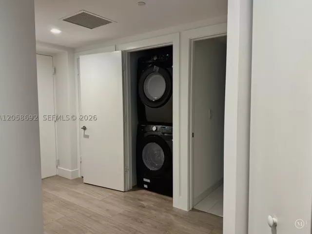 2-bedroom condo for sale in Miami - 500 Brickell Ave 1407 - MondialRealty