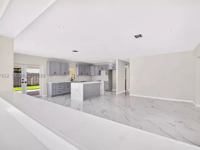3-bedroom home for rent in Hollywood - 5715 Jackson St - MondialRealty