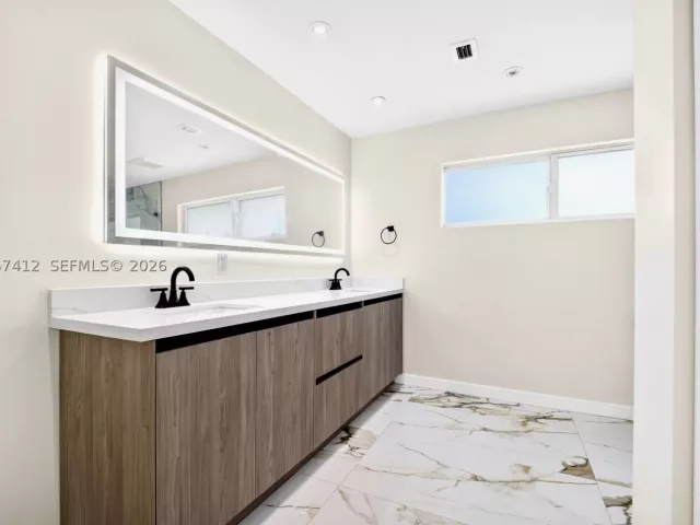 3-bedroom home for rent in Hollywood - 5715 Jackson St - MondialRealty