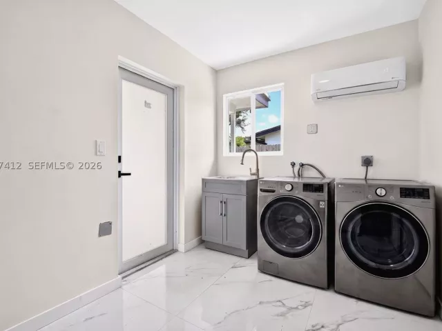 3-bedroom home for rent in Hollywood - 5715 Jackson St - MondialRealty