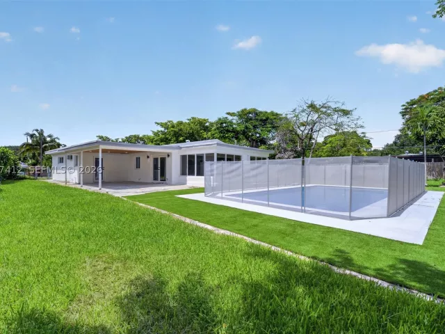 3-bedroom home for rent in Hollywood - 5715 Jackson St - MondialRealty