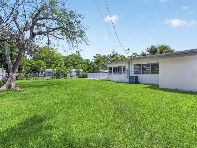 3-bedroom home for rent in Hollywood - 5715 Jackson St - MondialRealty