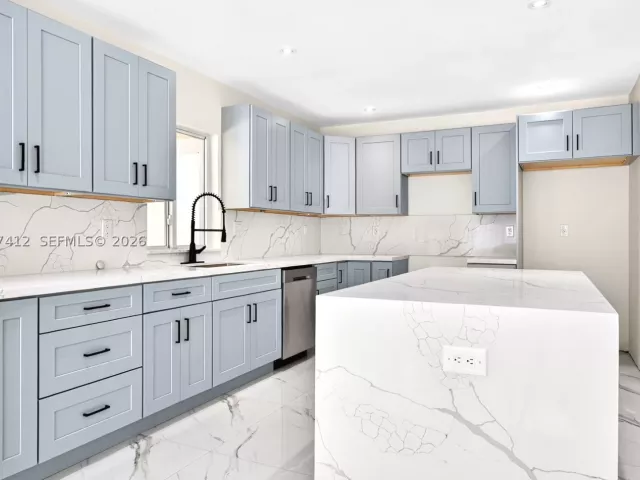 3-bedroom home for rent in Hollywood - 5715 Jackson St - MondialRealty