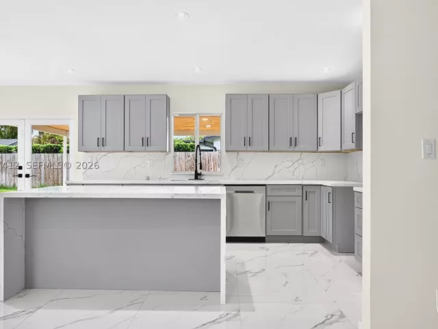 3-bedroom home for rent in Hollywood - 5715 Jackson St - MondialRealty